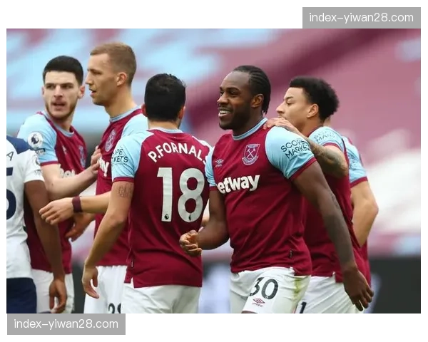 布伦特福德对阵南安普顿半场报告：节奏激烈但机会寥寥，两队合计仅一脚射正