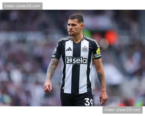 传闻：纽卡斯尔联中场吉马良斯与巴黎圣日耳曼再度传出转会联系