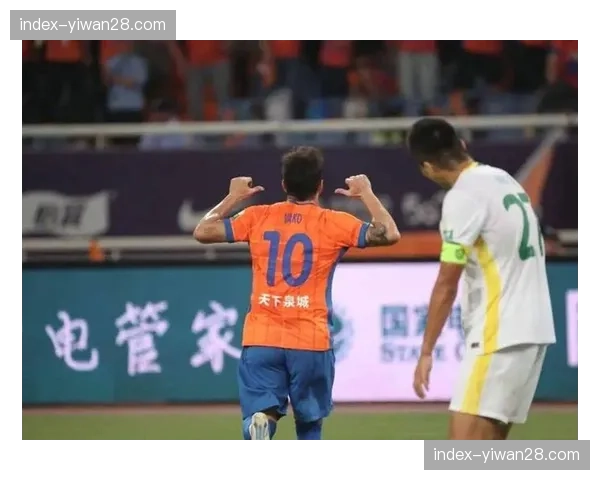 评论:VAR再次成为焦点,泰山与海港一战点球判罚引争议 评论:VAR再次成为焦点,泰山与海港一战点球判罚引争议